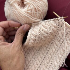 Ivy Scarf – strikket tørklæde med i-cord kanter”