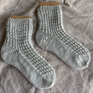 Snowdrop Chunky Socks – Strikkeopskrift