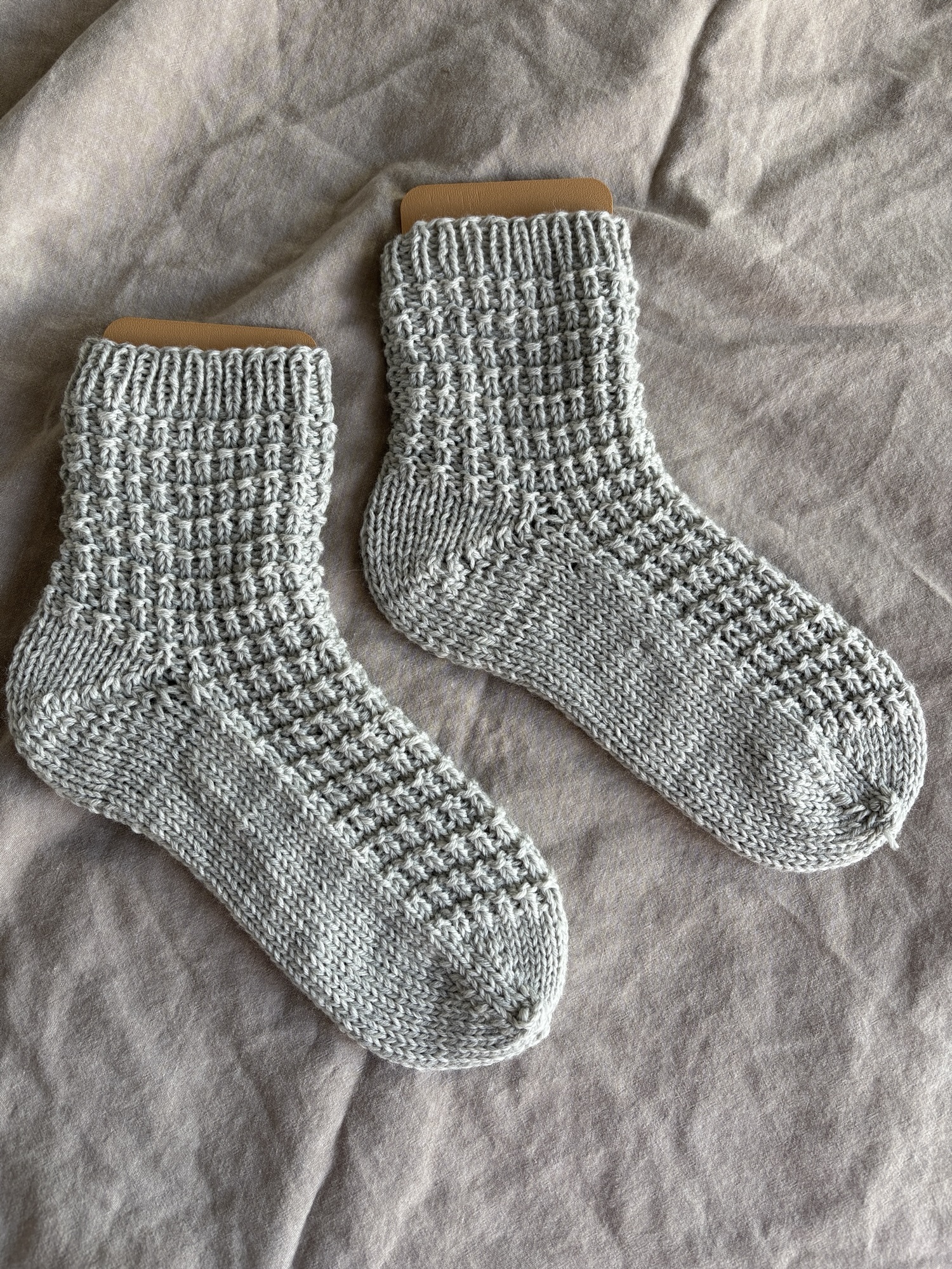 Snowdrop Chunky Socks – Strikkeopskrift