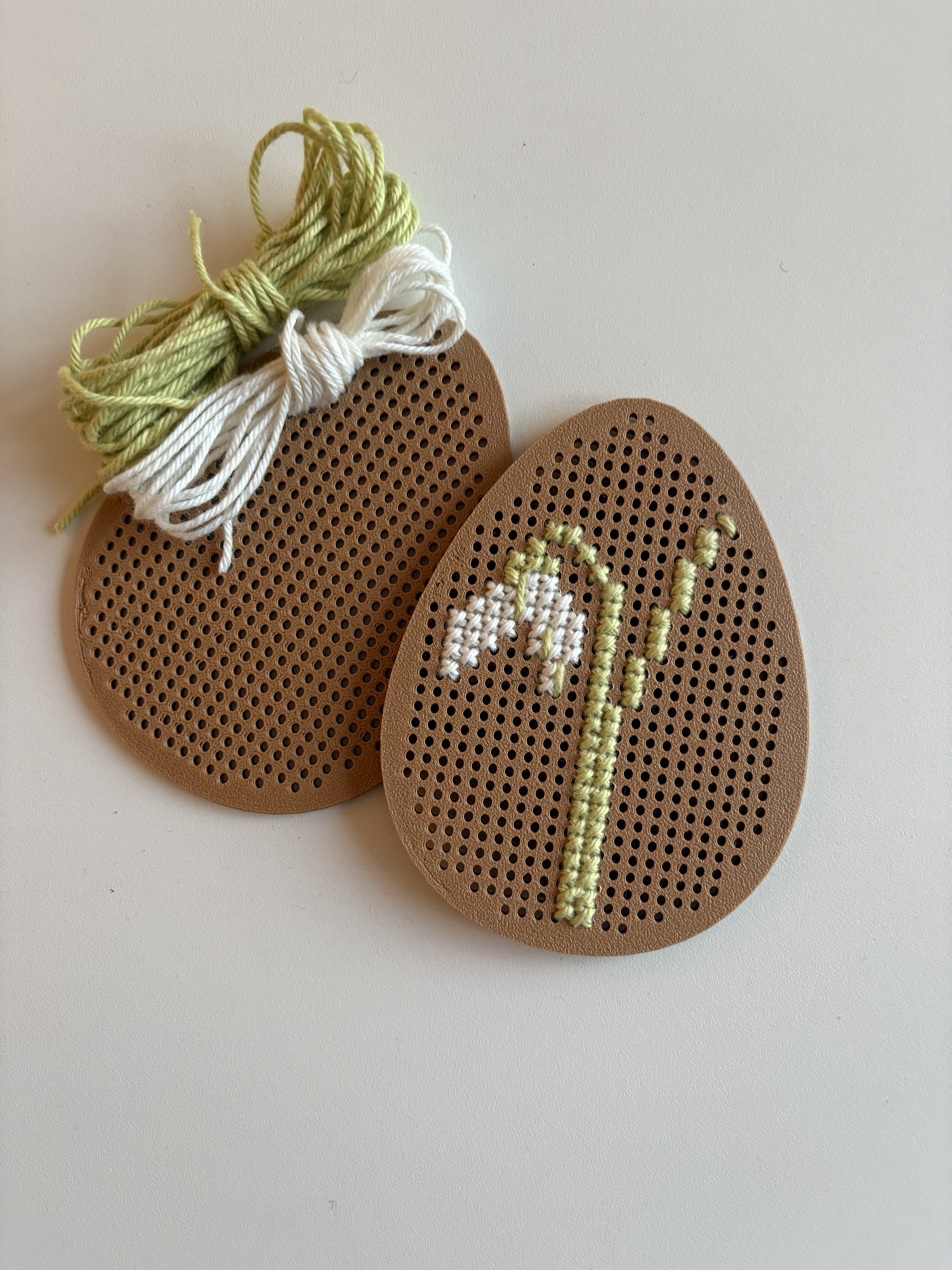 Broderi Påskeæg – DIY kit med vintergæk - Billede 3